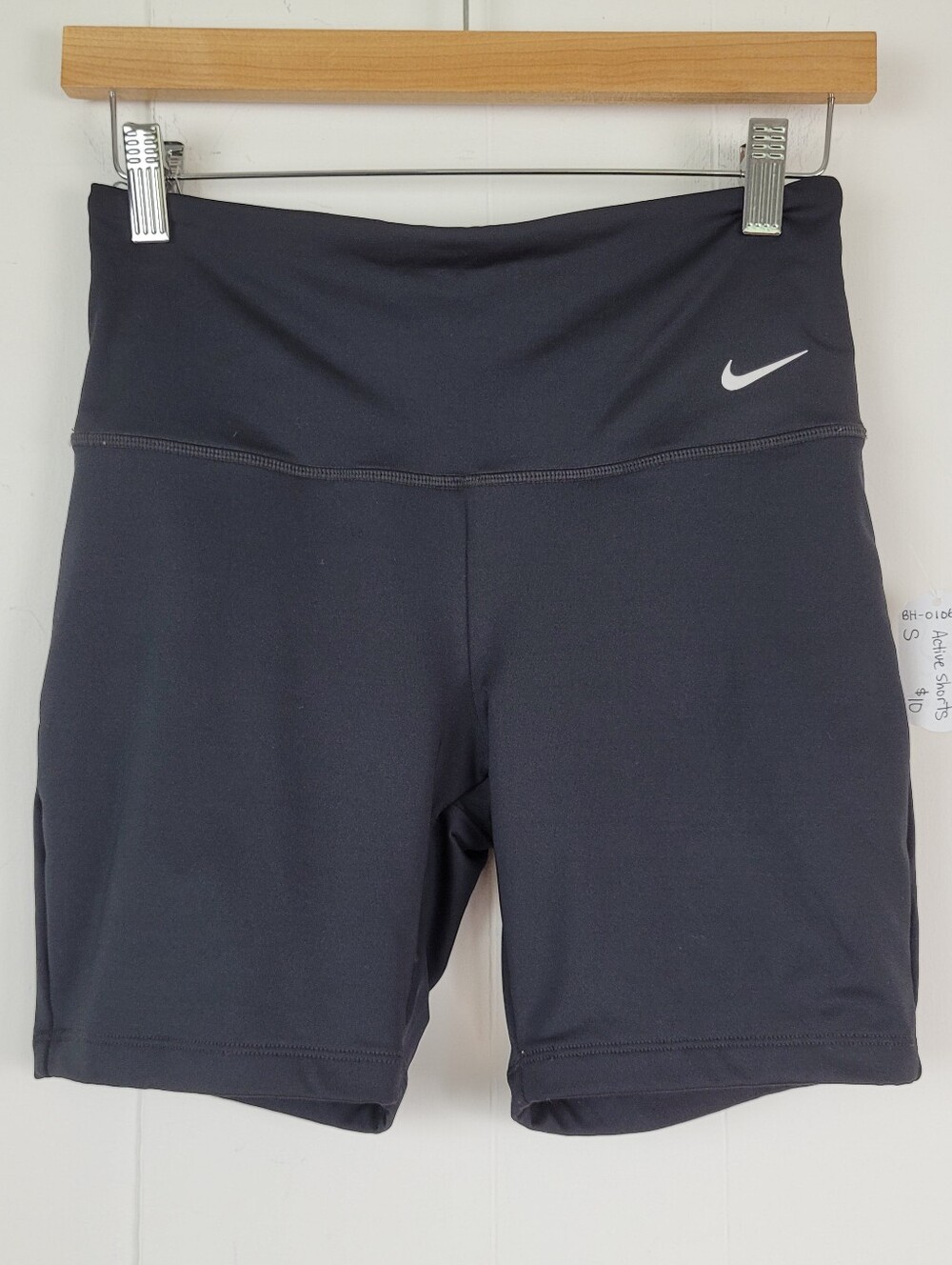 Nike Small Black High-Waisted Active Biker Shorts